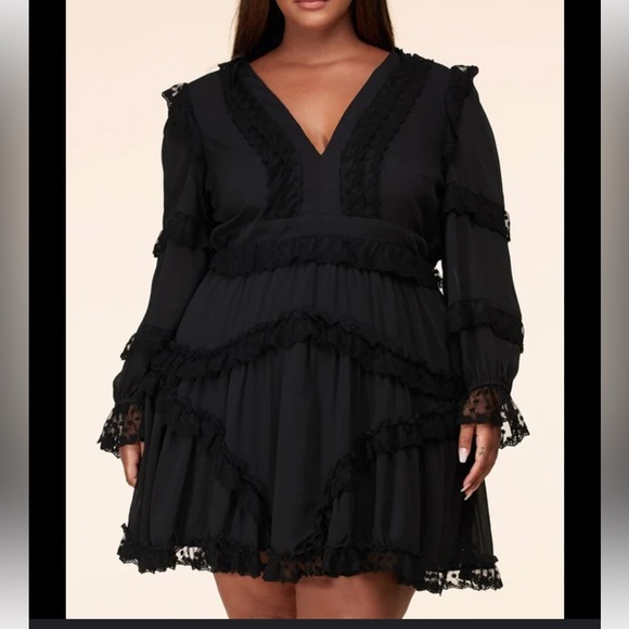 L'ATISTE Dresses & Skirts - L'ATISTE Lace Dress